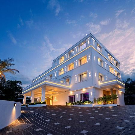 Hotel Grand Avenue Pambadi Экстерьер фото