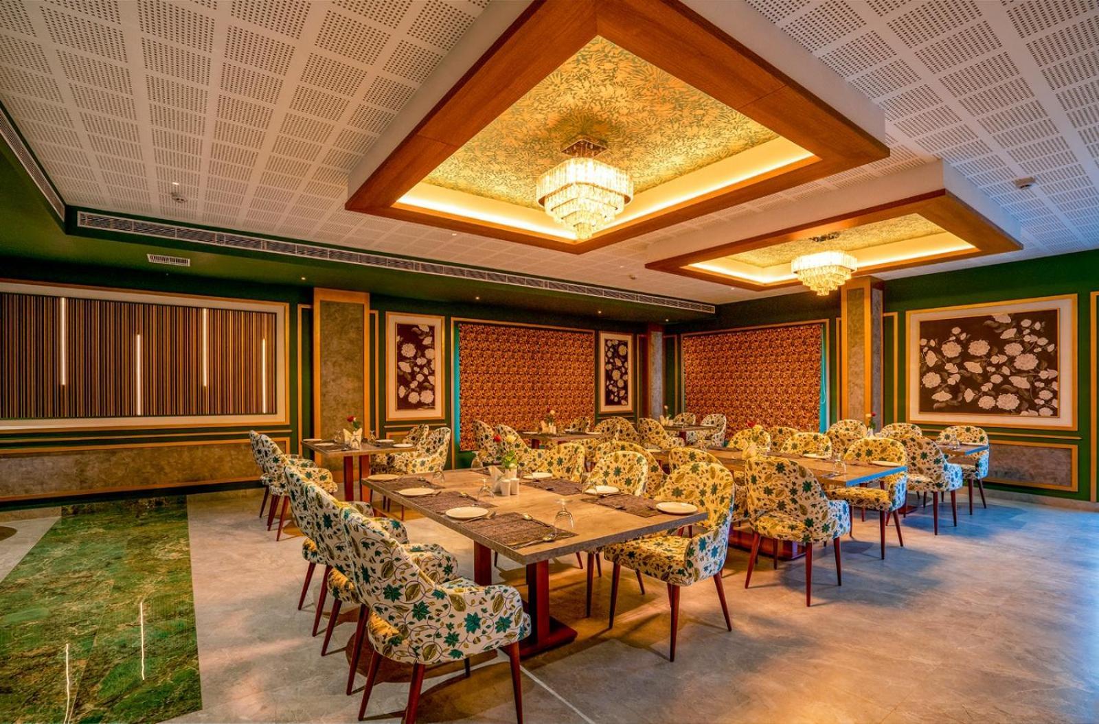Hotel Grand Avenue Pambadi Экстерьер фото